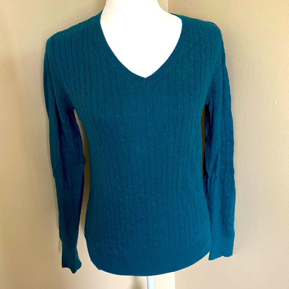 Lightweight Cable Knit V-Neck Sweater